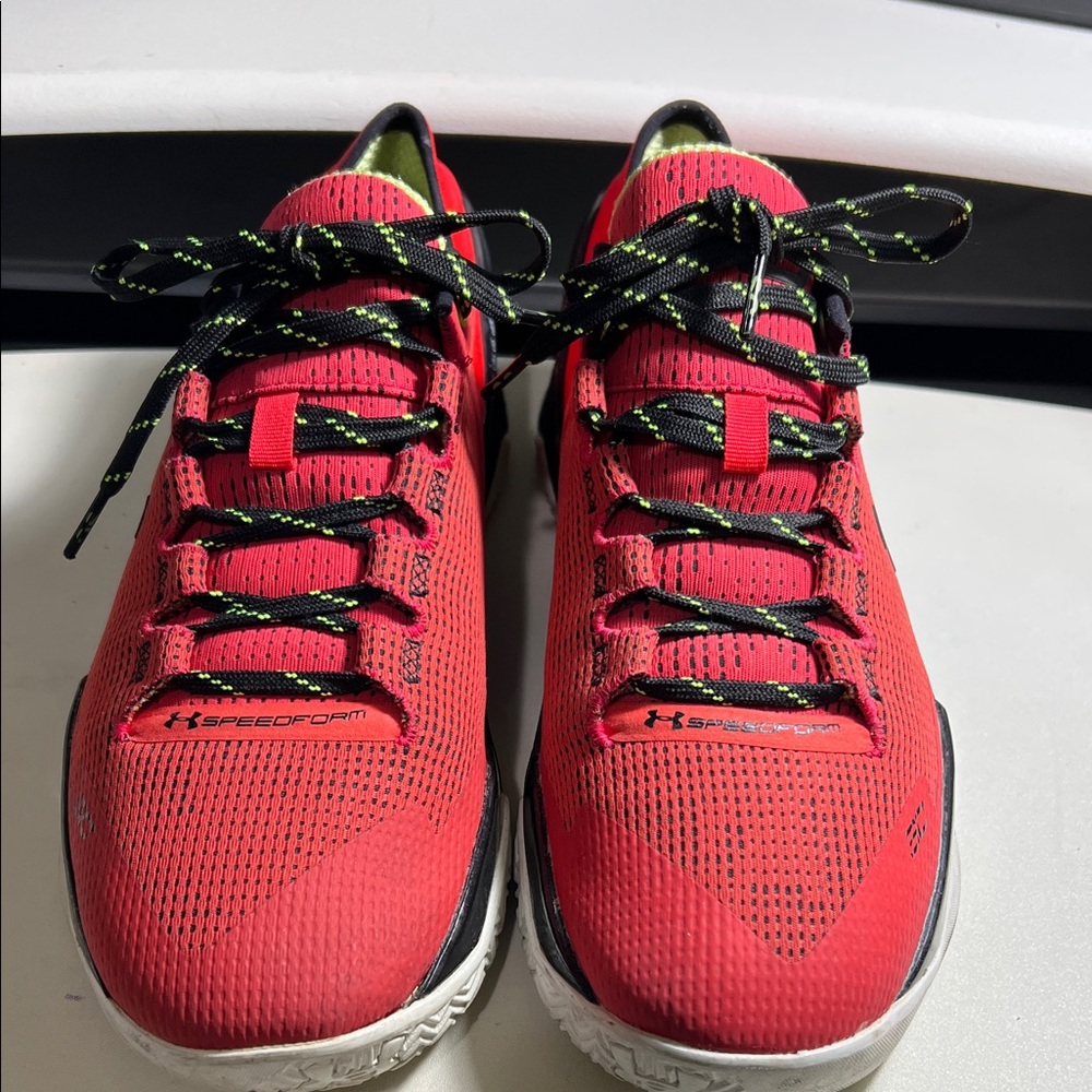 Men’s Under Armour Red & Black Sneakers Sz 10